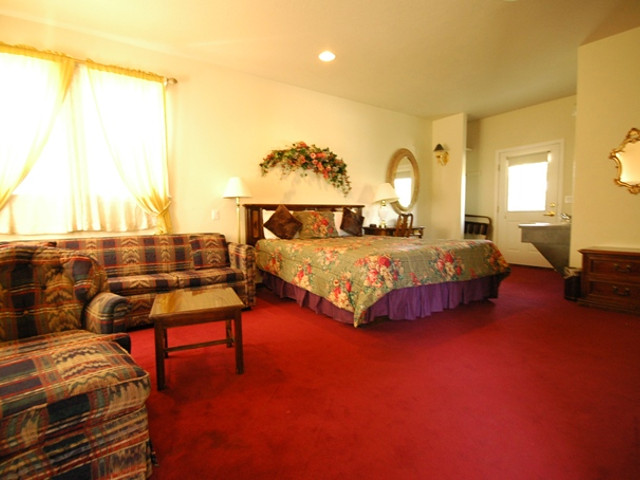 Hartland Inn B&B In New Meadows, Idaho (1-800-844-3246)