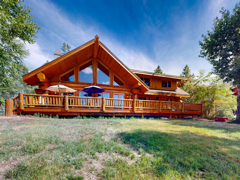 Picture of the Lakeside Lodge in Donnelly, Idaho